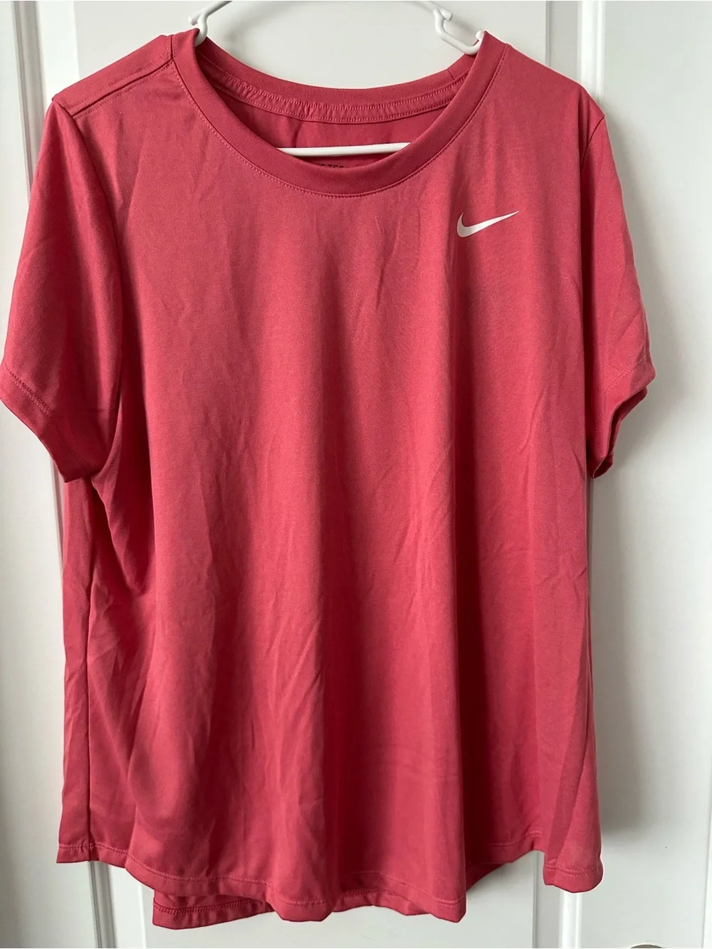 4 Nike woman’s Dri-FIT Short Sleeve Tee - Picture 5 of 16